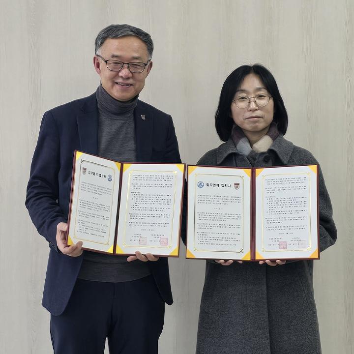 상장을 든 각 대학 대표 사진